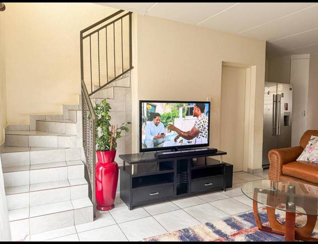 3 BEDROOM TOWNHOUSE FOR SALE IN WILGEHEUWEL